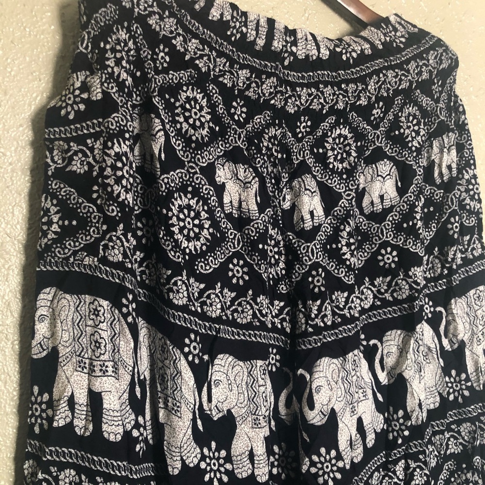 Wide leg elephant print pant - plus xxl - Picture 3 of 5